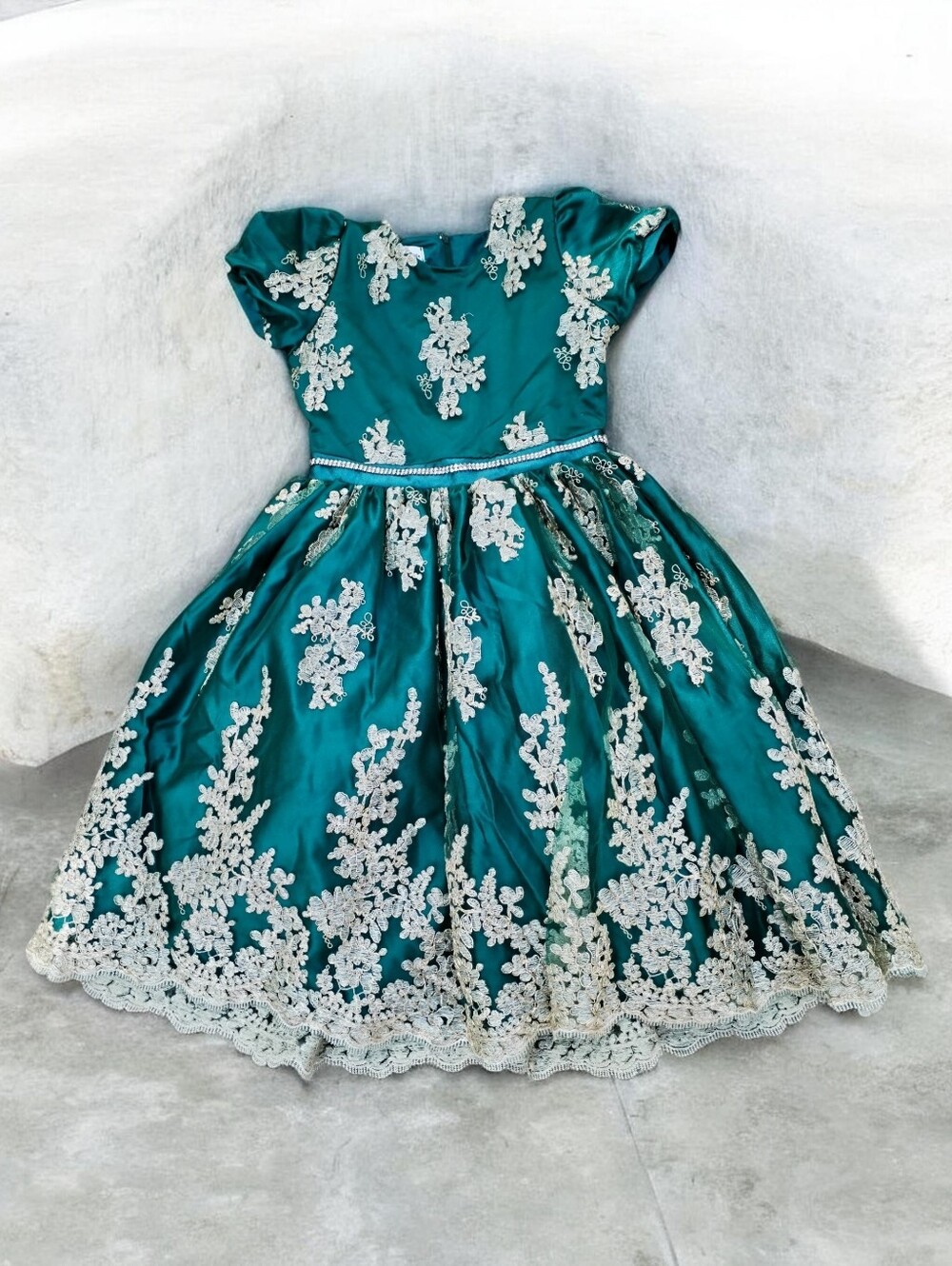Perfect for the Holidays! Stunning embroidered fancy green dress. 12